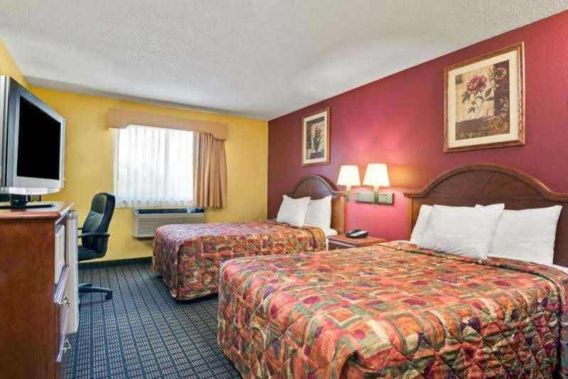 Travelodge By Wyndham Torrington Exteriér fotografie